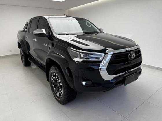 TOYOTA HILUX 2.8 D-4D TURBO DIESEL CD CONQUEST 4X4 AUTOMÁTICO TOYOTA HILUX 2.8 D-4D TURBO DIESEL CD CONQUEST 4X4 AUTOMÁTICO